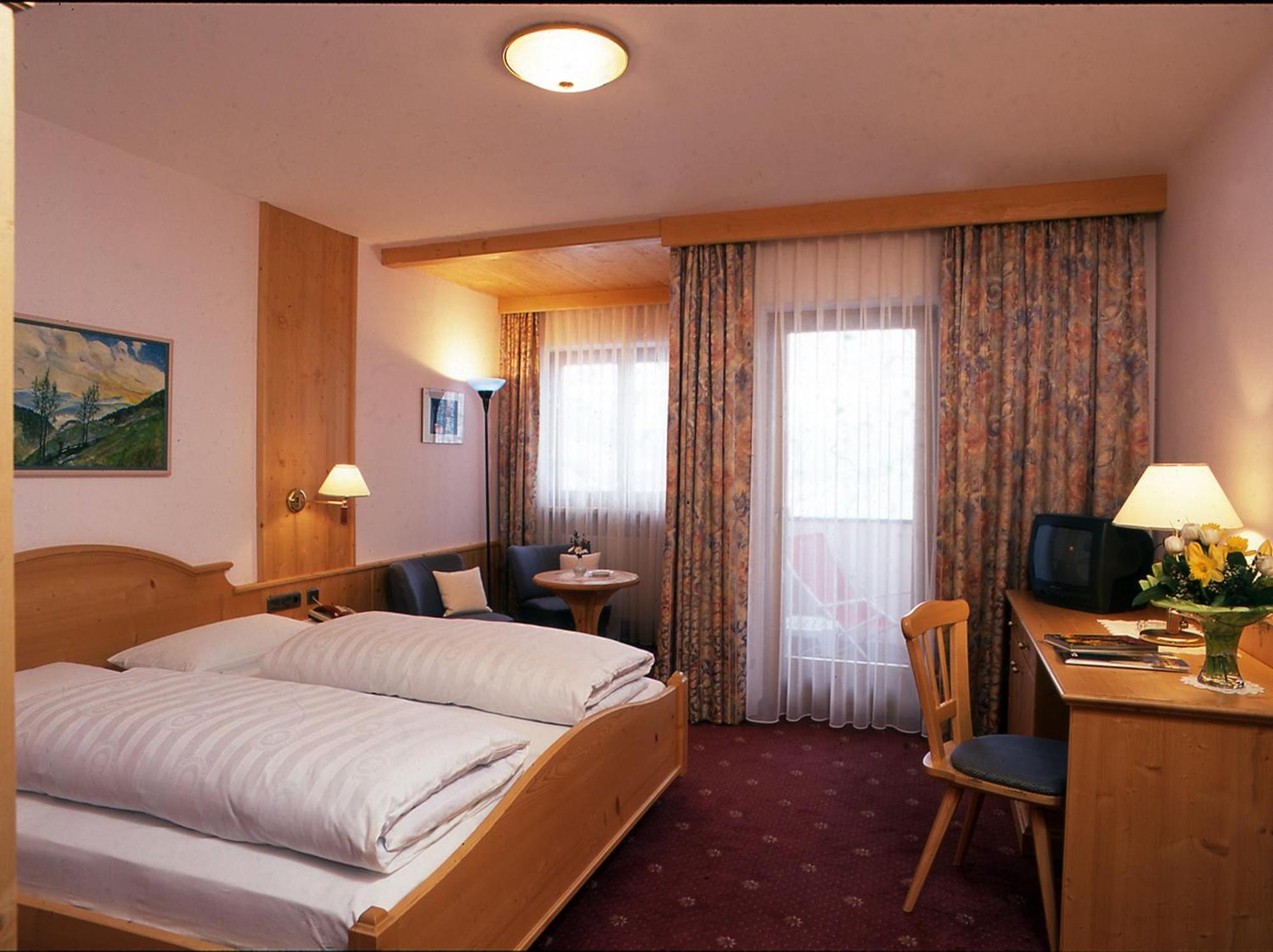 Hotel Tyrol ฟูเนส ภายนอก รูปภาพ