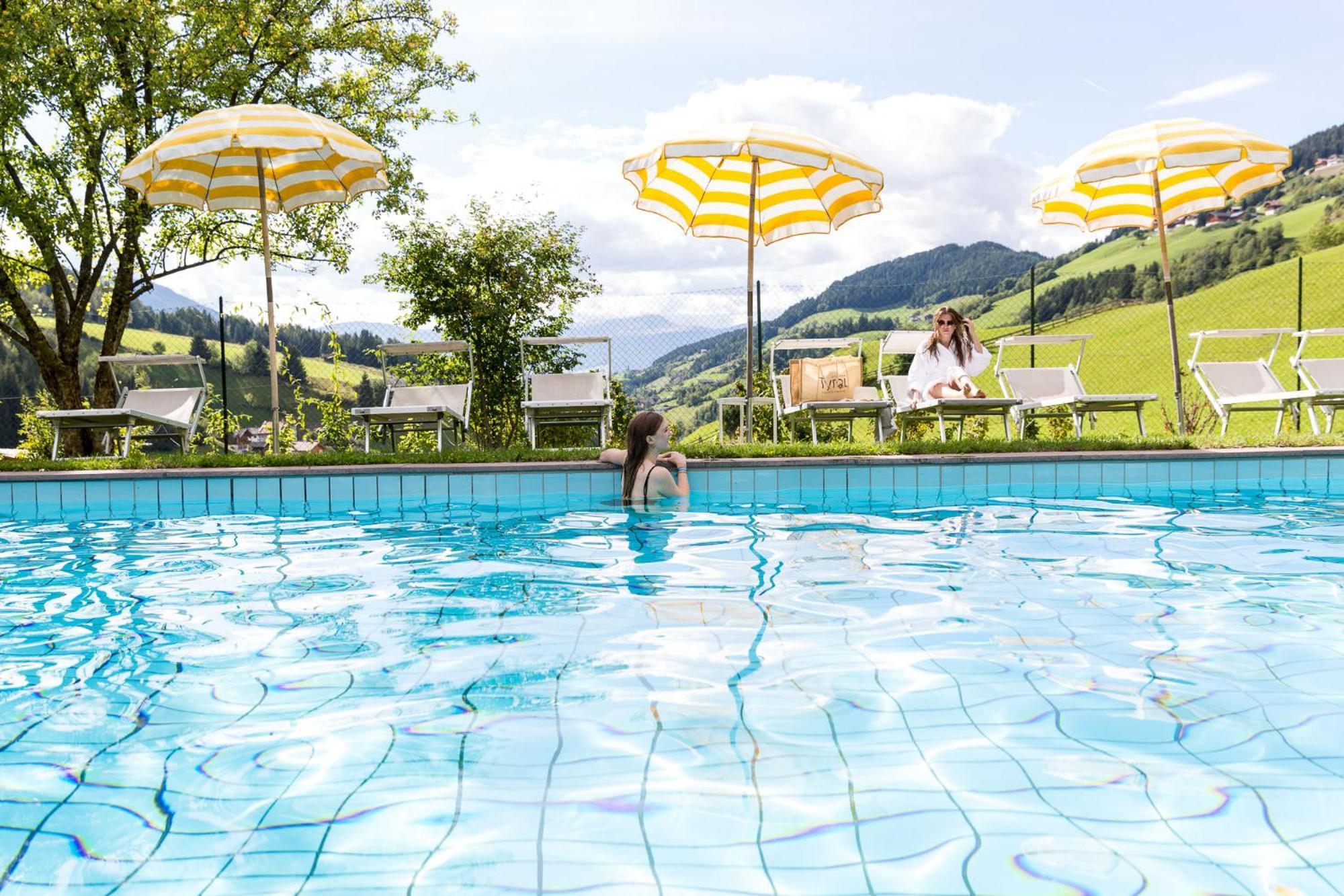 Hotel Tyrol ฟูเนส ภายนอก รูปภาพ