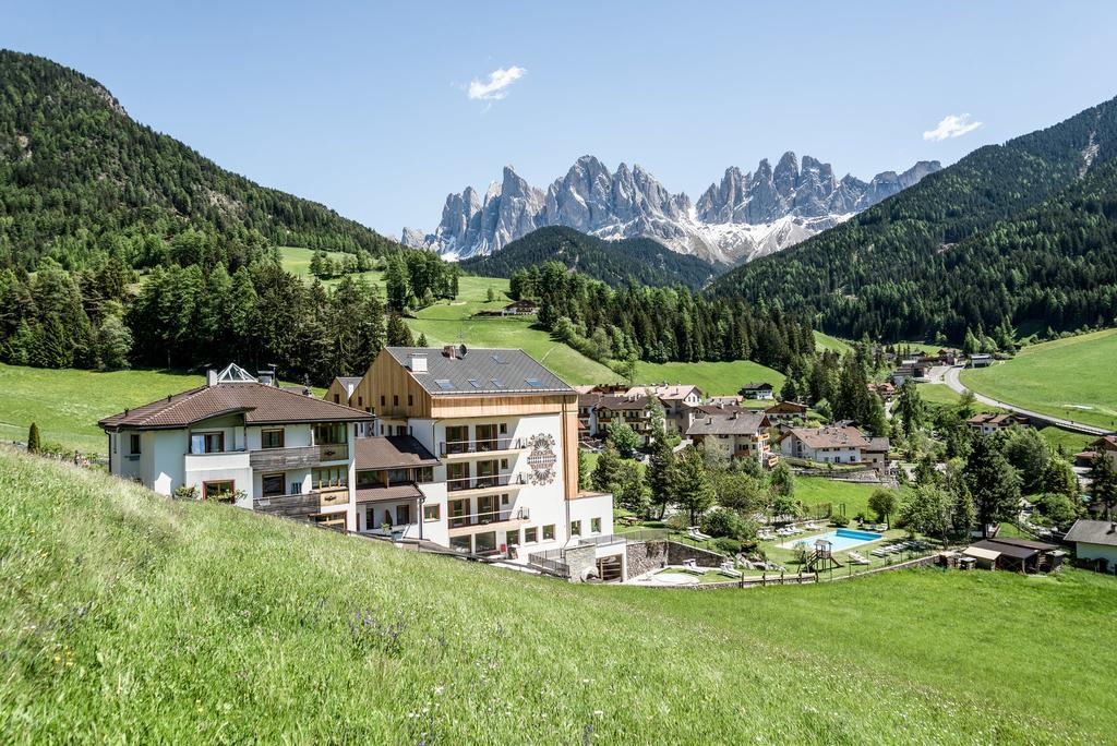 Hotel Tyrol ฟูเนส ภายนอก รูปภาพ